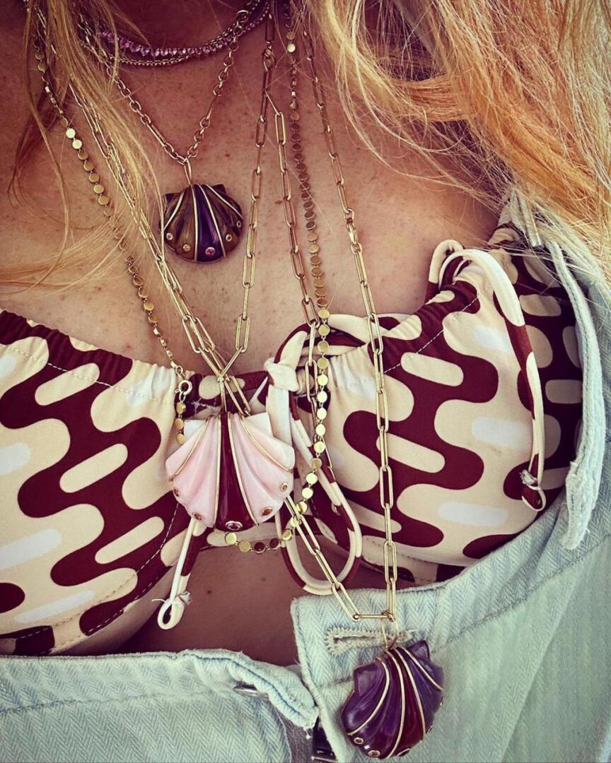 Блейк Лайвли хвастается своим телом в бикини после рождения 4-го ребенка