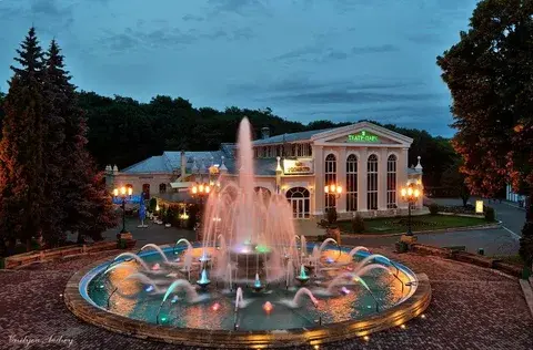 Сегодня город Ессентуки знаменит своими лечебными источниками, которые привлекают курортников со всего мира