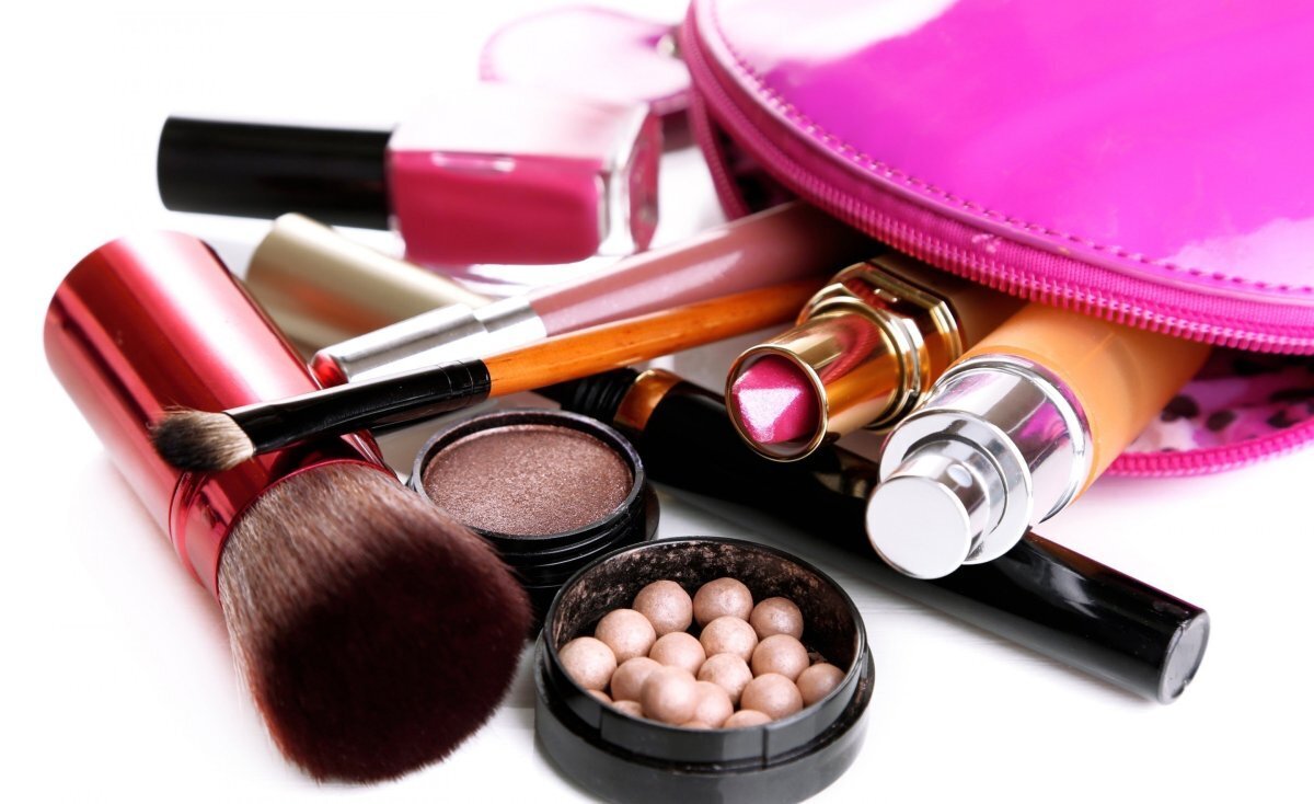 9 Средств женской обороны во времена весенние и не только. Содержимое своей сумки.