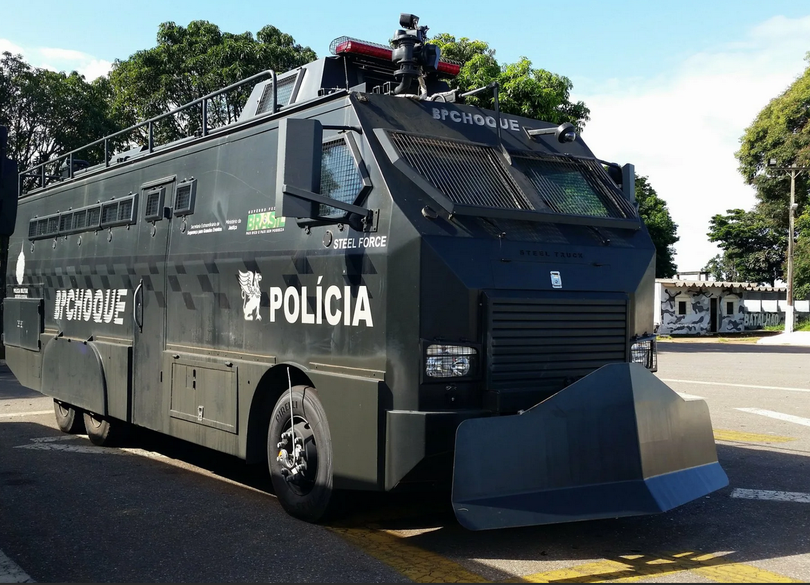 Европейские "демократизаторы". Зачем полиции тяжелая техника?