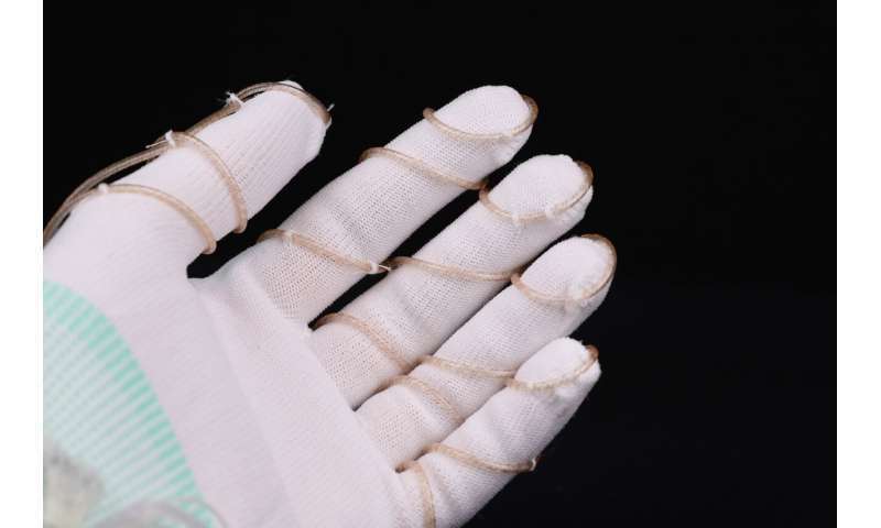 Нитевидные туфли-лодочки можно вплести в одежду