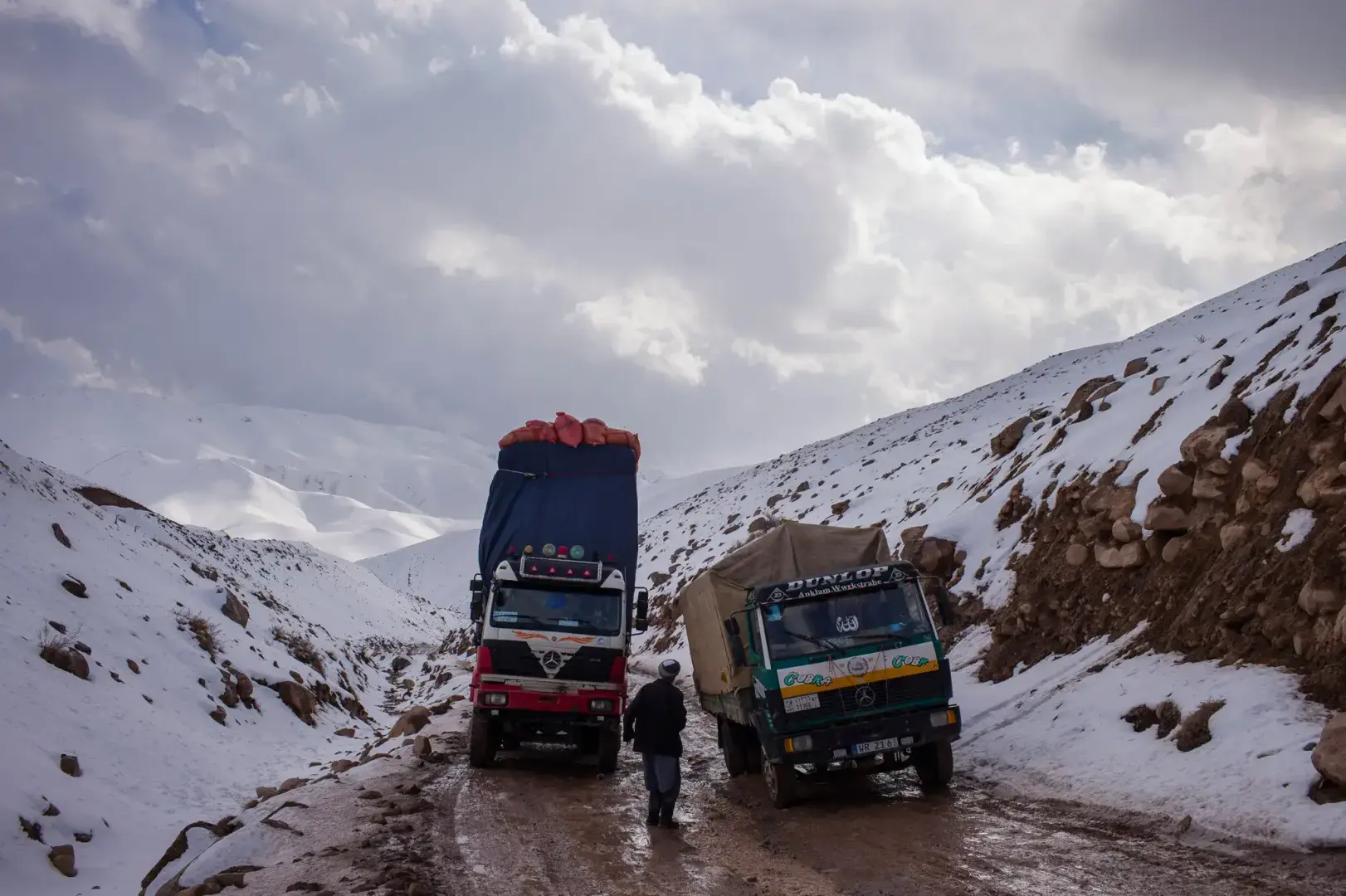 На смертельно опасном горном перевале крошечный отель - это спасательный круг.