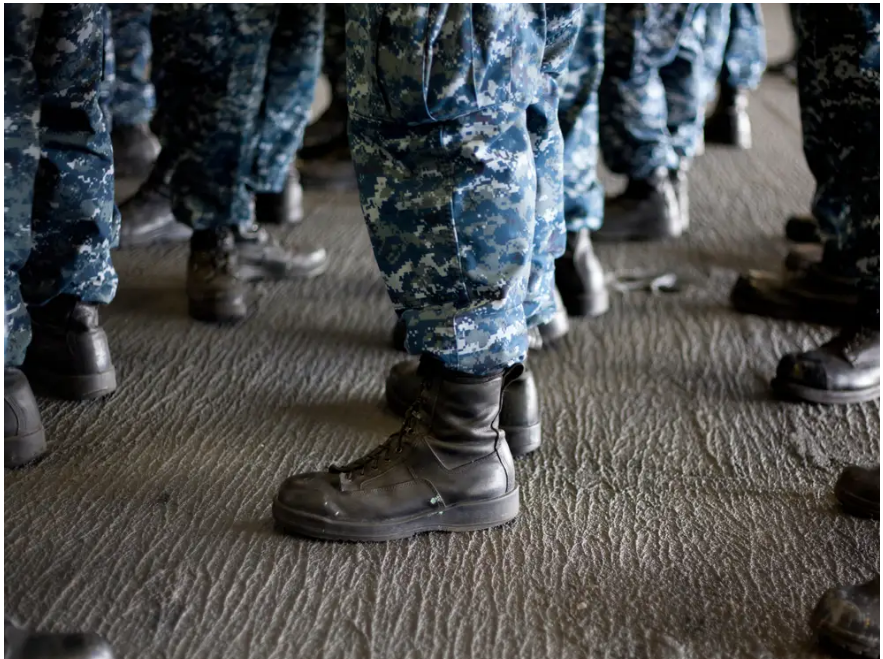 Один из самых плодовитых пророссийских каналов управляется бывшим офицером ВМС США, проживающим в Вашингтоне, округ Колумбия.