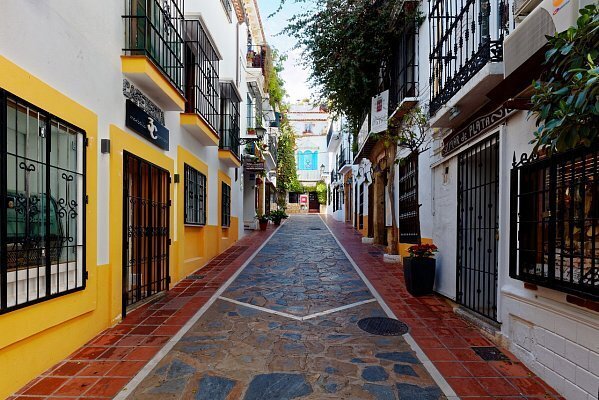 Испания или Италия? Вам заплатят за переезд в города, где не хватает новых жителей.