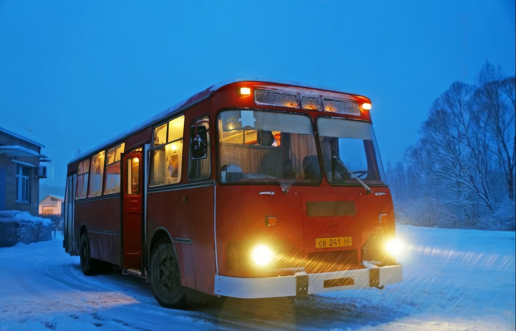 Лиаз 677. ЛИАЗ-677 автобус. ЛИАЗ 677 красный. ЛИАЗ 677 Ликинский.