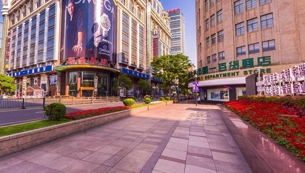 Шанхай: город будущего, где прошлое встречает настоящее