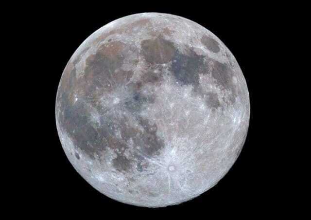 "Посмотри, какая она красивая!" Несмотря на это, жена подала на развод, не смогла делить мужа с ... Луной. Так ли страшна селенофилия?