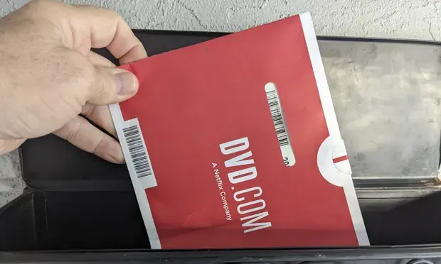 Netflix прекратит рассылку DVD-дисков с фильмами подписчикам через 25 лет