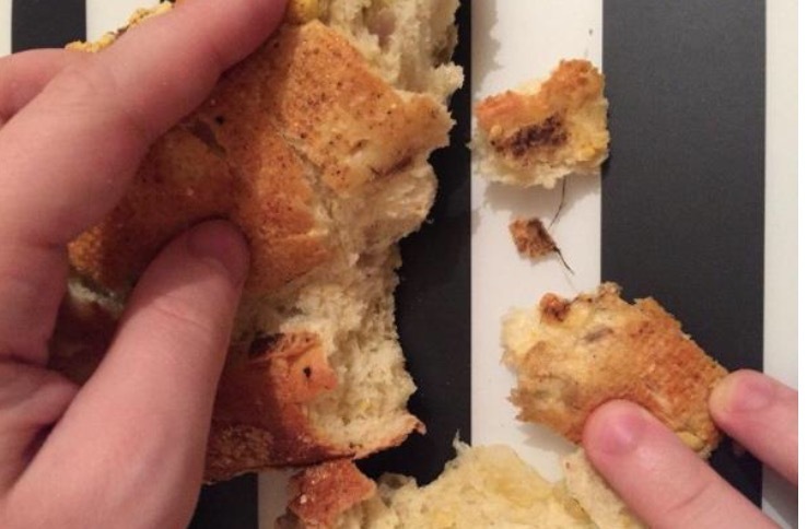 Проверяйте хлеб. Можно испытать отвращение, узнав, что в хлебе есть "человеческие" ингредиенты