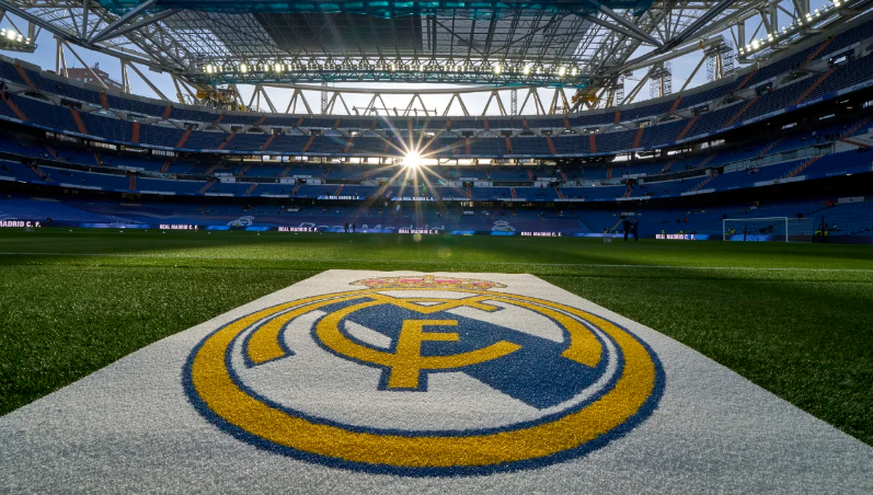 Коррупционный скандал, обвинения в фаворитизме и режим Франко: «Реал» и «Барселона» в словесной перепалке из-за фашистского прошлого Испании