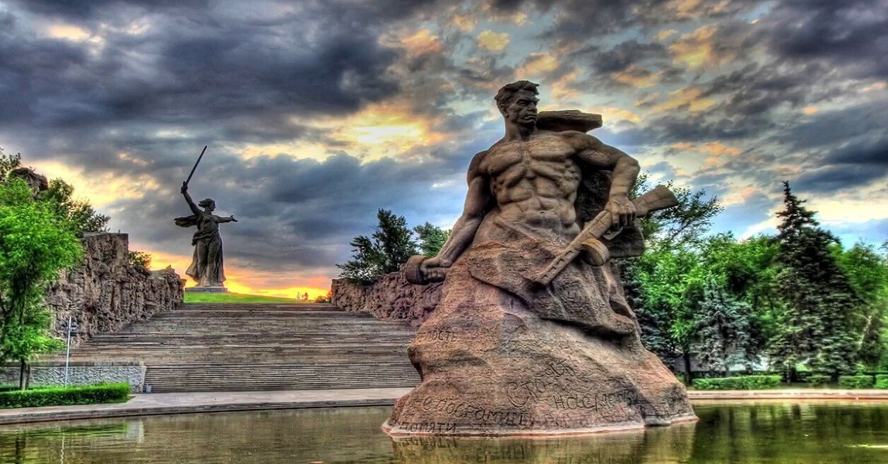 Путешествие по России. Топ-5 интересных мест для путешествия. Мамаев курган, Сукко, Эльбрус, Эгикал, Кезенойам