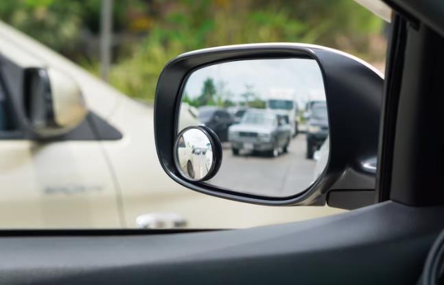 Куда обращаться, если таксист сбил зеркало с машины и скрылся с места происшествия?