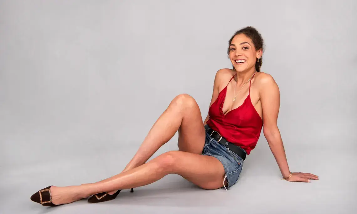 Телеведущая позаимствовала этот топ на блошином рынке у своей двоюродной сестры.