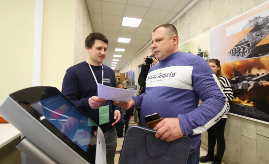 Волонтеры активно информируют москвичей о возможности военной службы по контракту