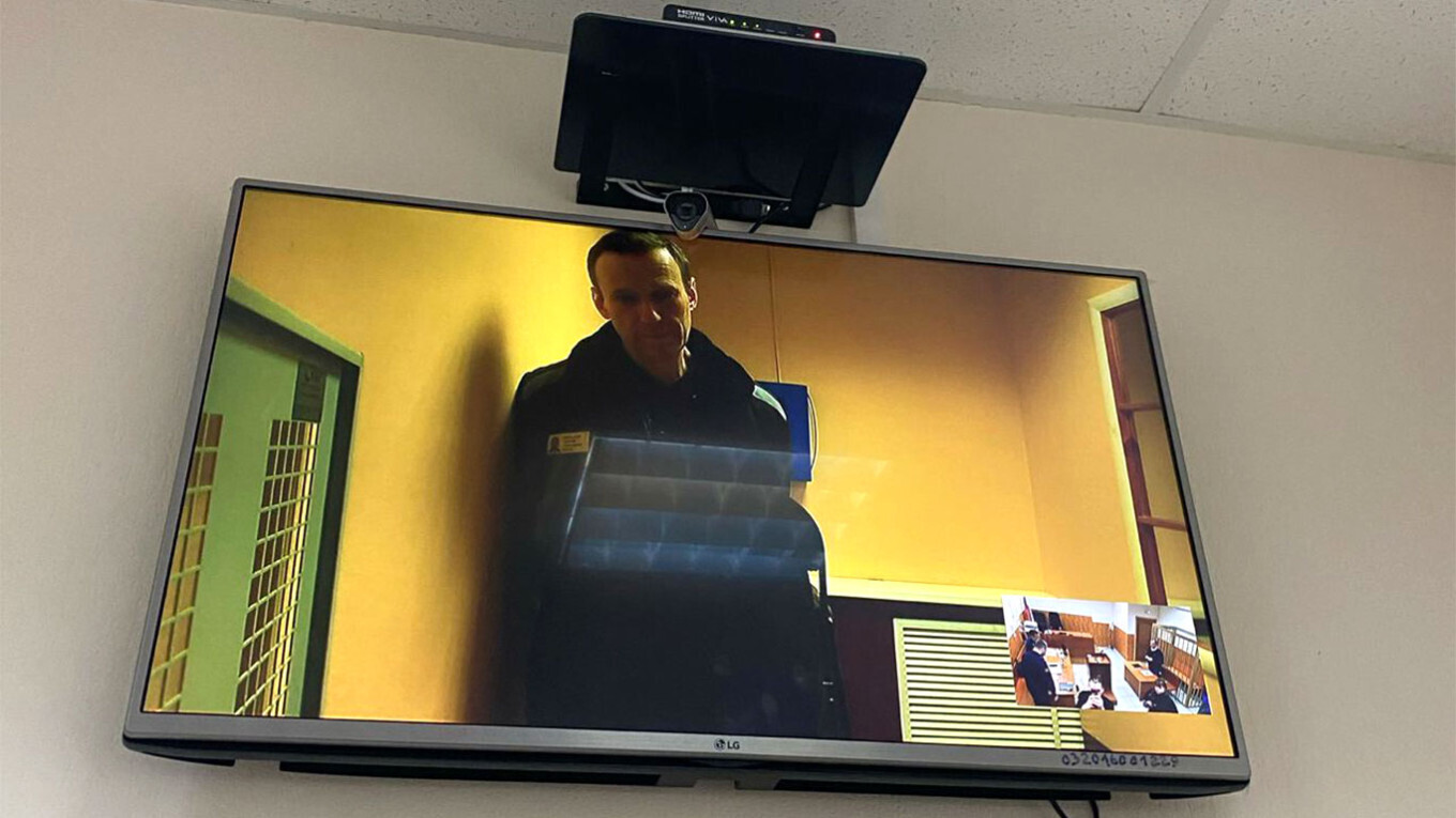 Алексею Навальному предъявлены новые обвинения в экстремизме в России с возможным 35-летним тюремным сроком