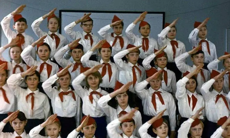 Путин заявил, что пионерия была лишена какой-либо идеологии и предложил для РДДМ "Движение первых" рассмотреть новое название - "пионеры"