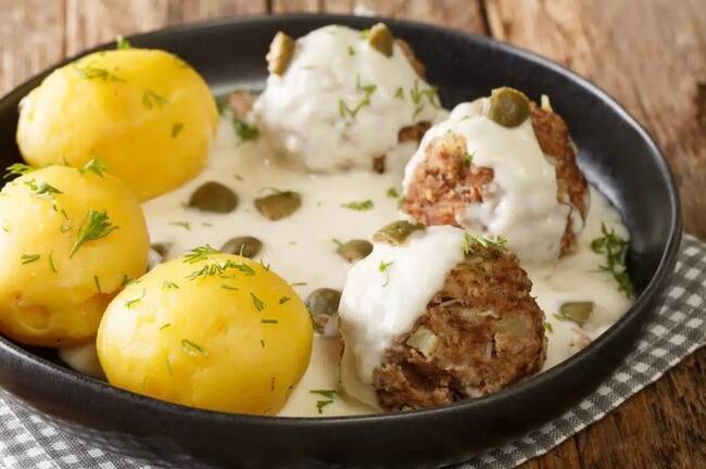 Немецкие клопсены в королевском соусе