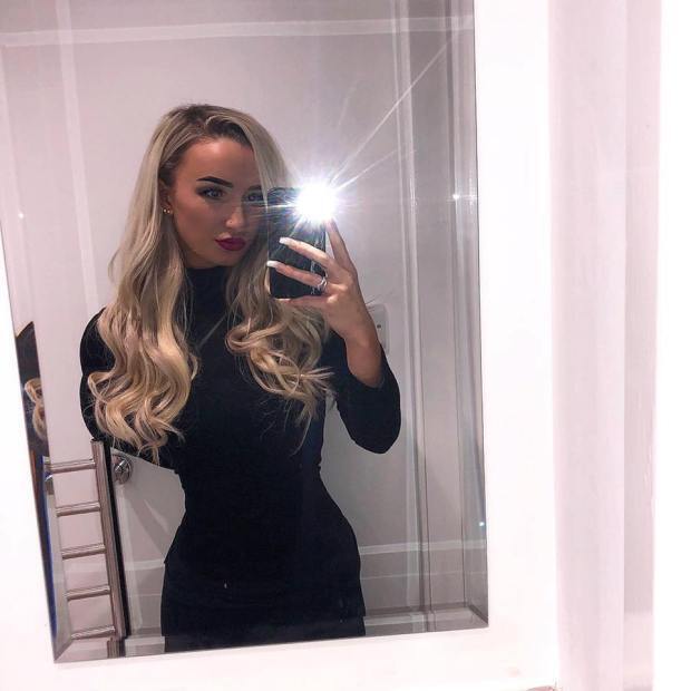 ВЫШЛА ИЗ-ПОД КОНТРОЛЯ Модели, 25 лет, грозит тюрьма за нападение на полицейского после того, как ее собака растерзала двух человек.....