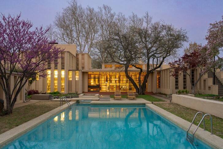 Массивный, недавно отреставрированный особняк Фрэнка Ллойда Райта выставлен на продажу