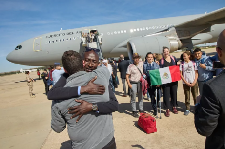 Самолет с 72 людьми, эвакуированными из Судана в ходе операции, в которой участвовали 200 солдат, приземлился в Мадриде.