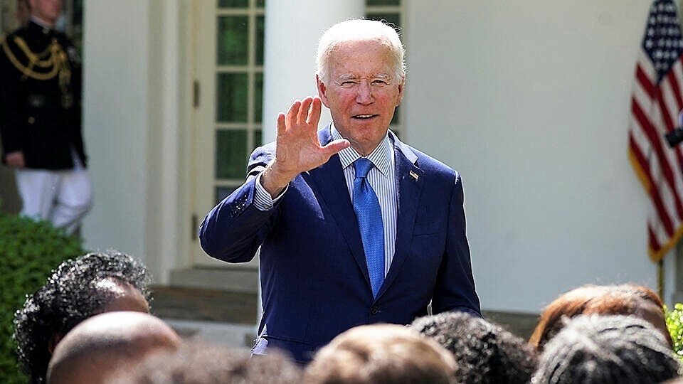 Новости: "Байден и Трамп вступают в матч-реванш 2024: Противостояние двух разных подходов к большим проблемам"