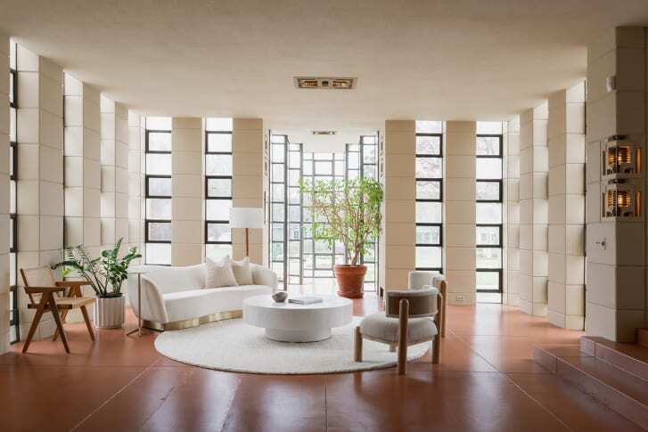 Массивный, недавно отреставрированный особняк Фрэнка Ллойда Райта выставлен на продажу