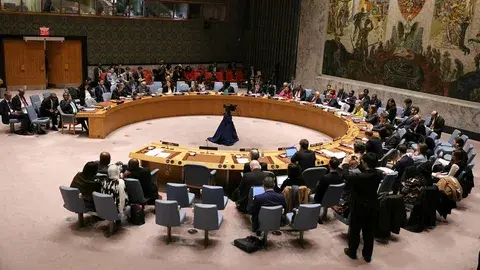 Россия утверждает, что мир переживает ‘еще более опасный" период, чем холодная война.