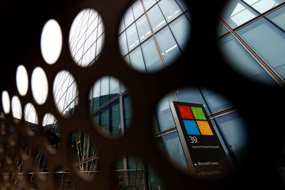 Результаты Microsoft превысили прогнозы, акции подскочили на 8%, так как искусственный интеллект стимулирует продажи