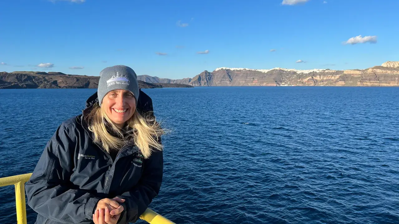 По словам ученых, это лишь вопрос времени, когда на Санторини произойдет крупное извержение вулкана.