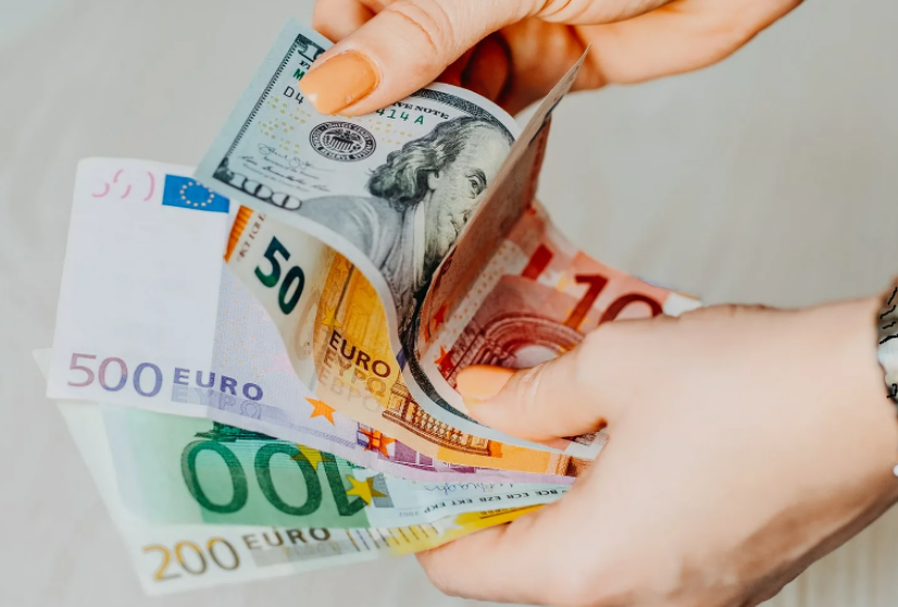 Поддельных денег становиться меньше.