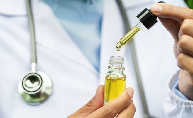 Каковы частота и риск развития нежелательных явлений у пациентов с эпилепсией, использующих КБР?