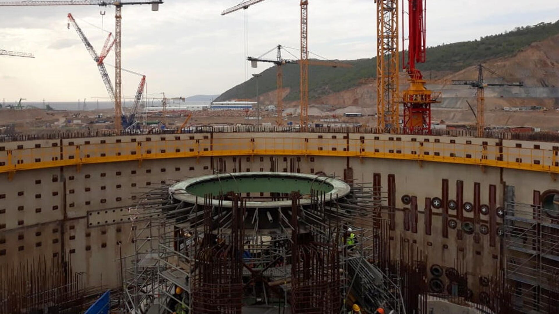 ТОП - 20 достижений В. Путина за двадцать с лишним лет у власти. Россия на коленях?