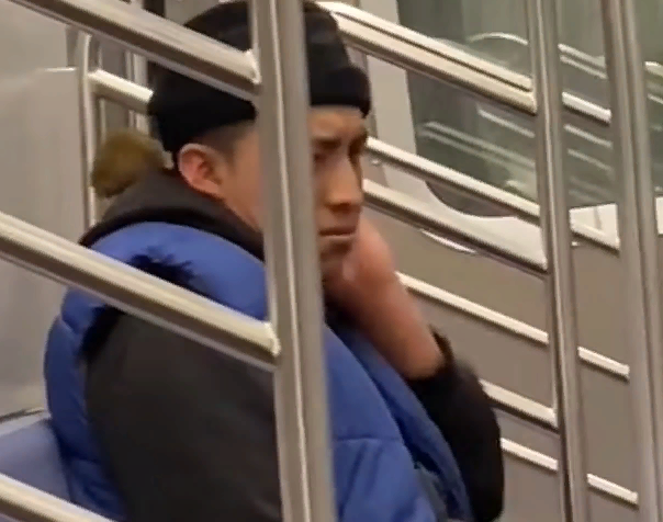 В метро Нью-йорка крысы, как домашние животные!!!