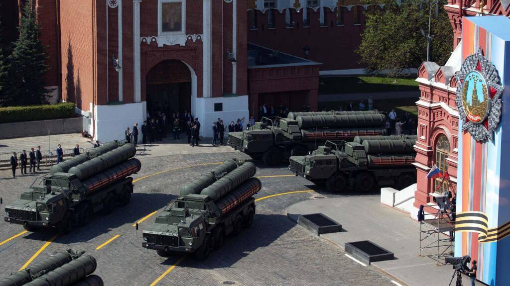 Валютный тупик заморозил торговлю оружием России с Индией