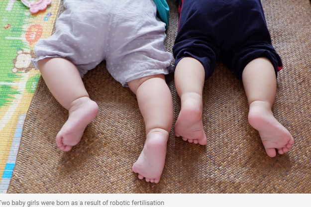 В США родились первые дети, зачатые с помощью робота.