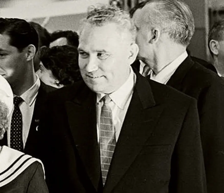 СССР существовал бы до сих пор, если бы вместо Брежнева во главе СССР встал настоящий преемник Хрущева? Такого человека сейчас не хватает