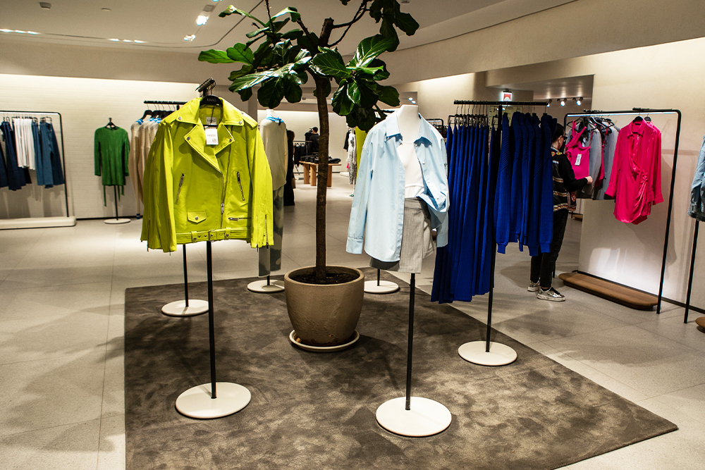 Одеваться стильно можно, но это не так просто, как раньше. Что думают дизайнеры и новые клиенты о новой коллекции Maag?