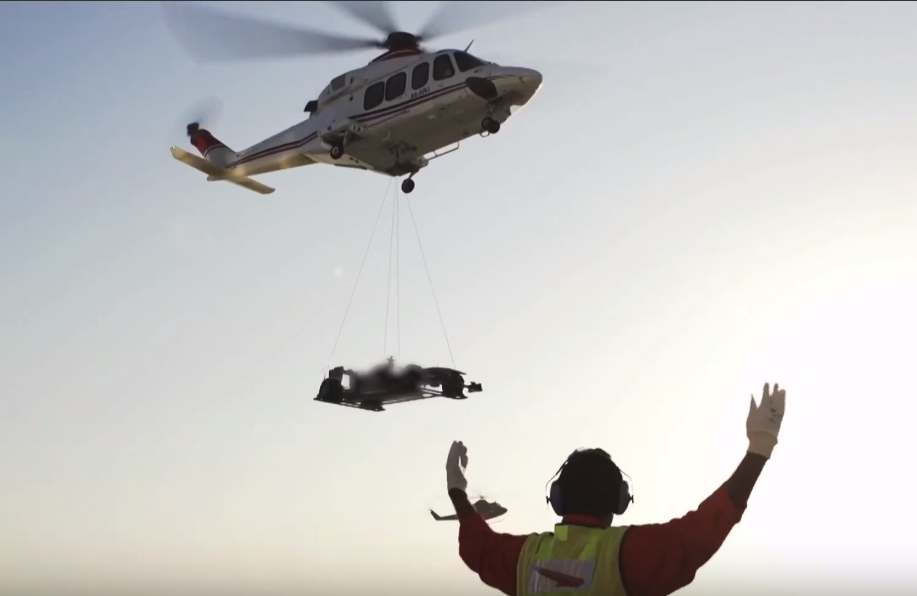 Зачем в Дубае затащили на небоскреб болид за 15 миллионов долларов? Интересное о Дубае.