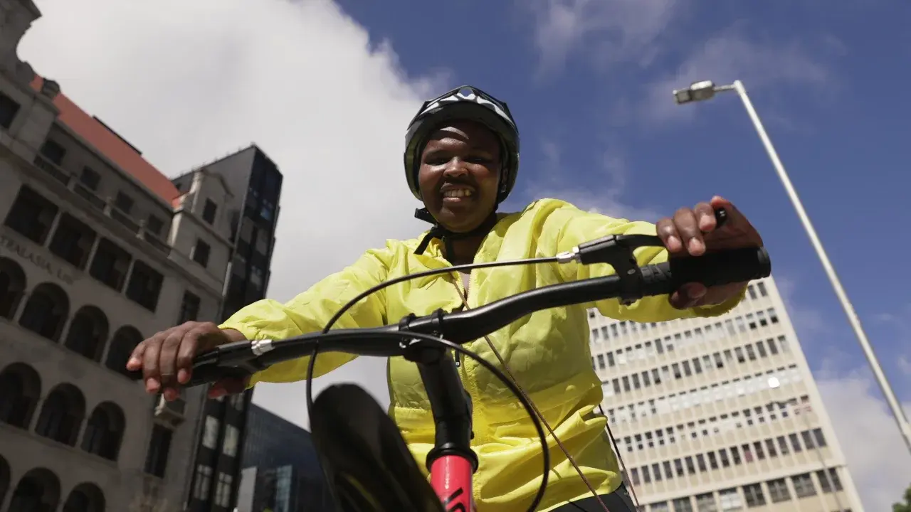 Велосипедный мэр торгует двухколесной революцией в Кейптауне