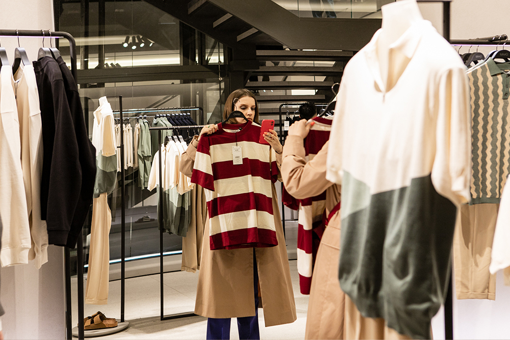 Одеваться стильно можно, но это не так просто, как раньше. Что думают дизайнеры и новые клиенты о новой коллекции Maag?