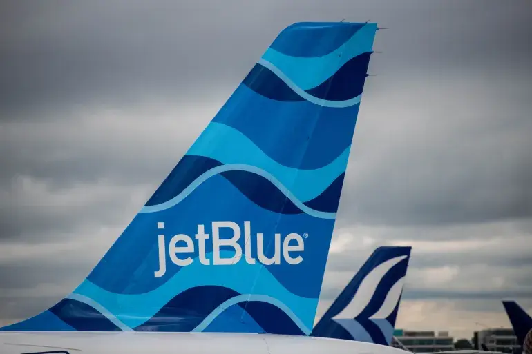 США подали в суд, чтобы остановить сделку JetBlue по Spirit, ссылаясь на ущерб потребителям.