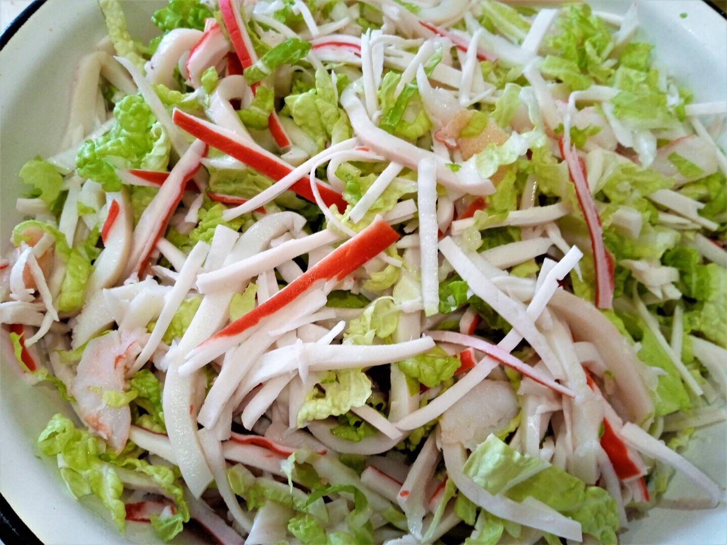 "Салат из морепродуктов с пекинской капустой: легкость и свежесть летнего вечера"