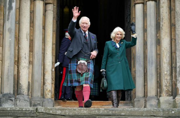 Камилла, давняя любовь короля Чарльза, имеет противоречивую историю. Что известно о новой королеве Великобритании?