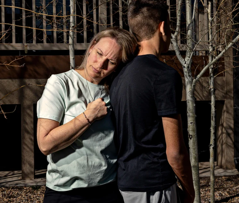 13-летнего мальчика публично выхаживали в Твиттере и похитили, несмотря на многочисленные шансы остановить это.