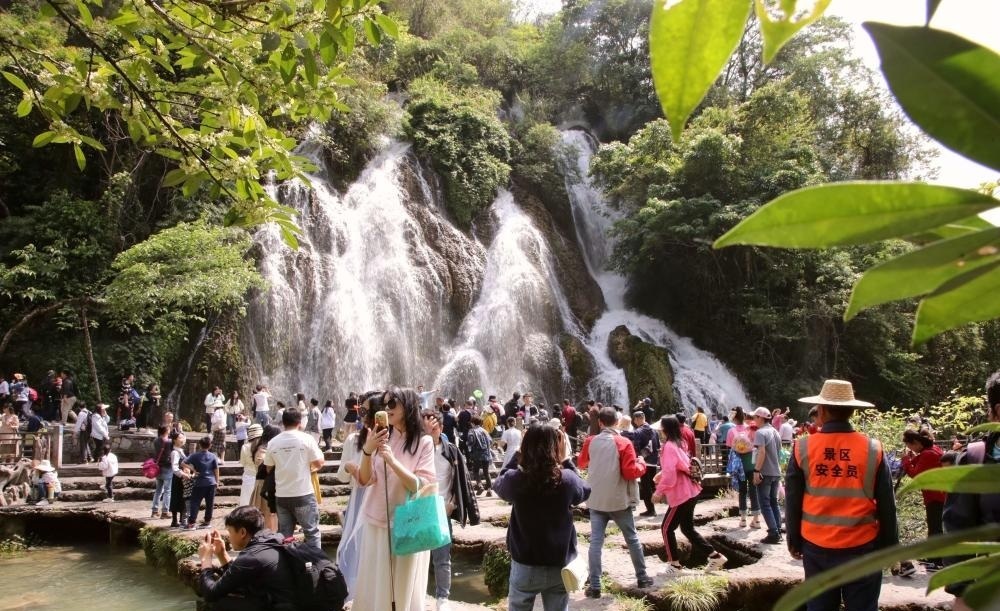 По случаю 1 мая в Китае огромный наплыв туристов. Как празднуют день труда в Китае