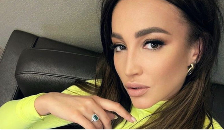 Мужчина сопровождал Ольгу Бузову в ее поездке в Рим, где она, как сообщается, получила два предложения руки и сердца.