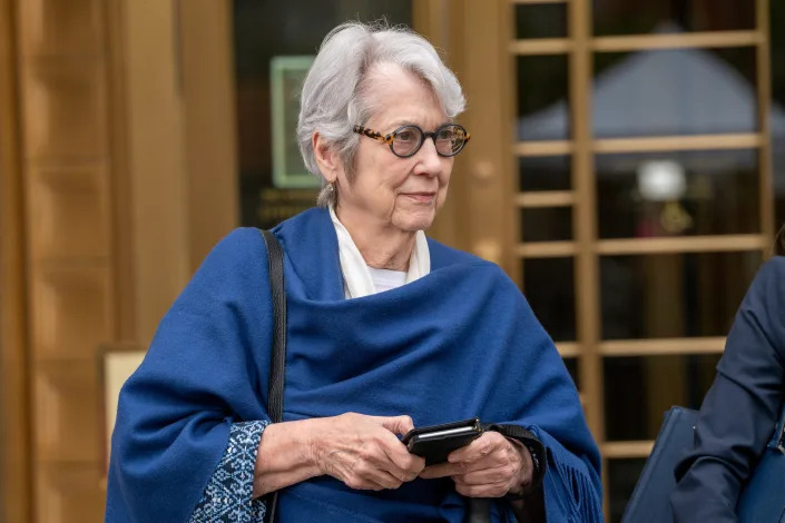 Вторая женщина свидетельствует о том, что Трамп совершил над ней сексуальное насилие