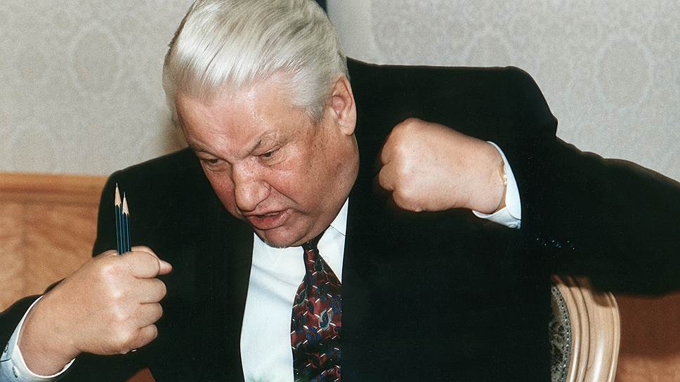 Сколько на самом деле выпивал Борис Ельцин? И зачем на несколько дней пропадал на даче? 3 минуты на бутылку коньяка. А Вам слабо?