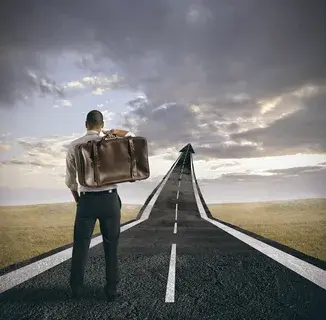 Пройдите жизненный путь без тяжелого багажа. Избавьтесь от всего устаревшего, чтобы освободить место для новых идей.