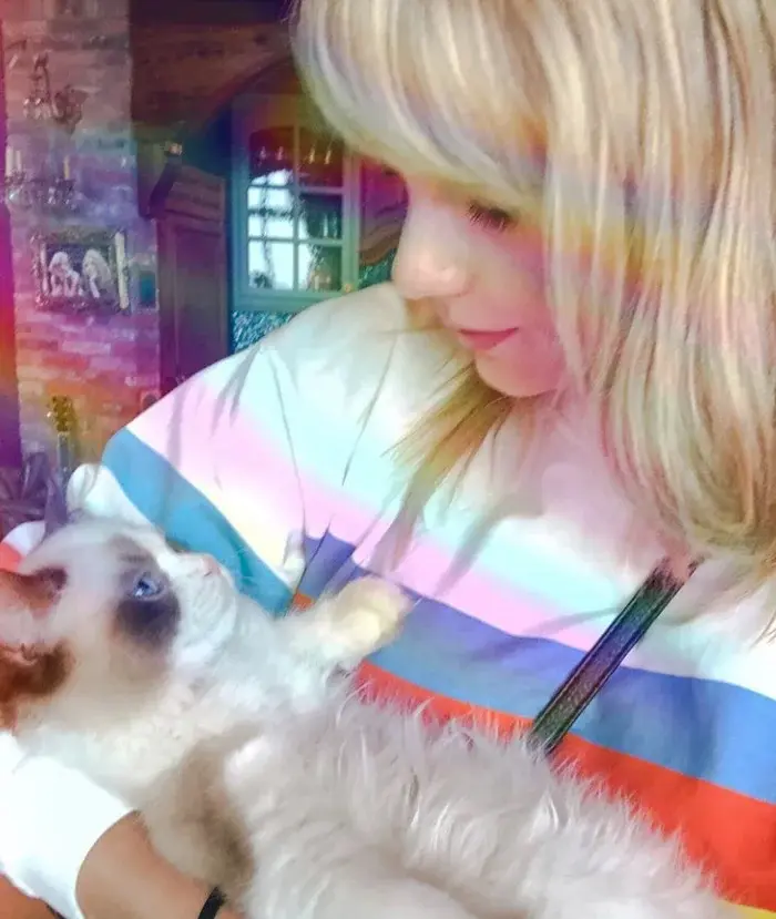 Послание к таким как Тейлор Свифт: пожалуйста, перестаньте относится к кошке как к ребенку